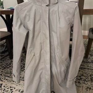 Patagonia Women's Light Gray Coat with inner & outer shells